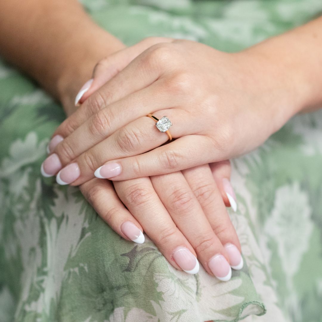 Oval diamond engagement ring