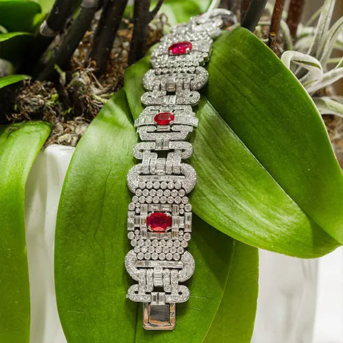 The Difference Between Vintage and Estate Jewelry