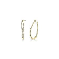 Shared Prong Twist Hoops