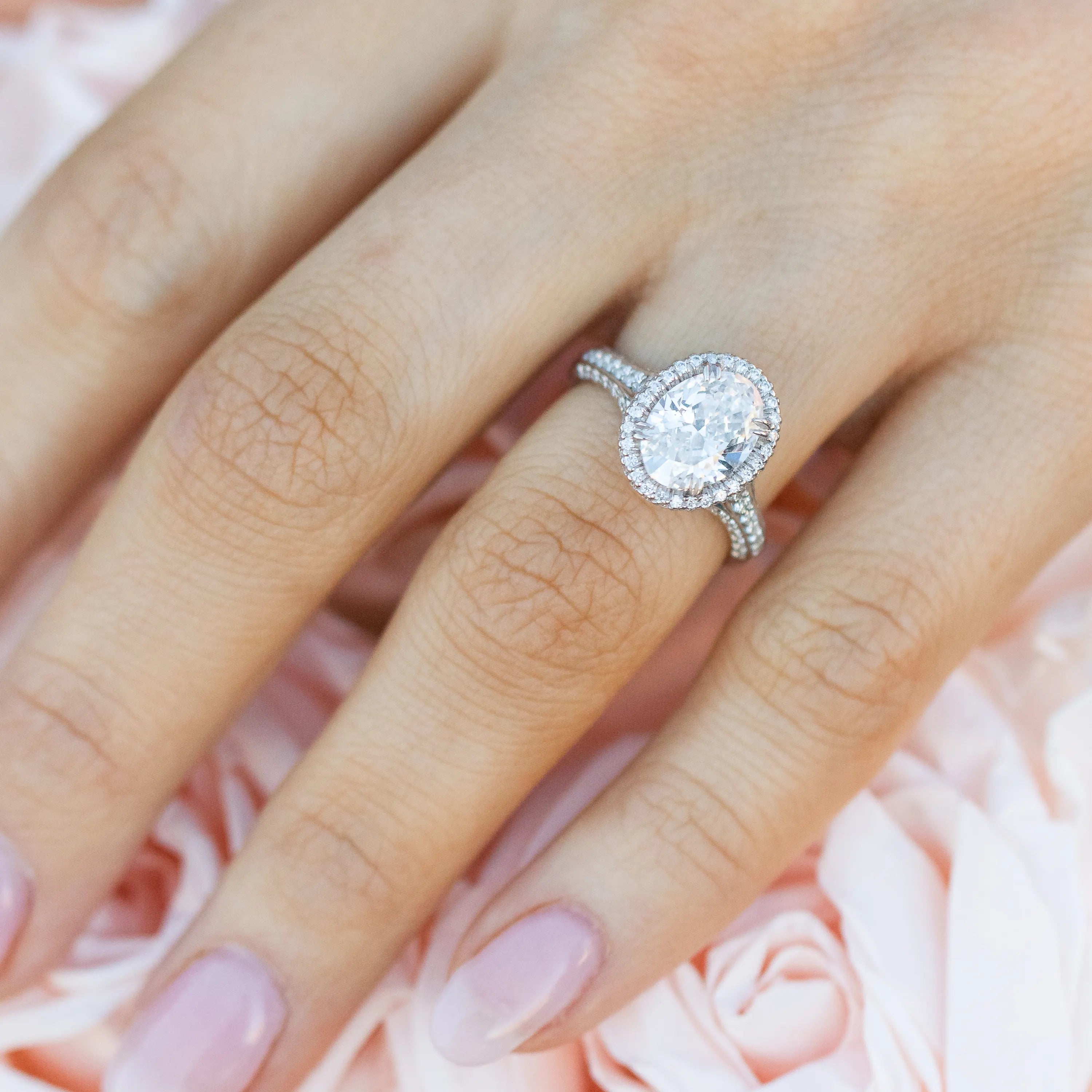 Why Oval Engagement Rings Can Flatter Any Hand
